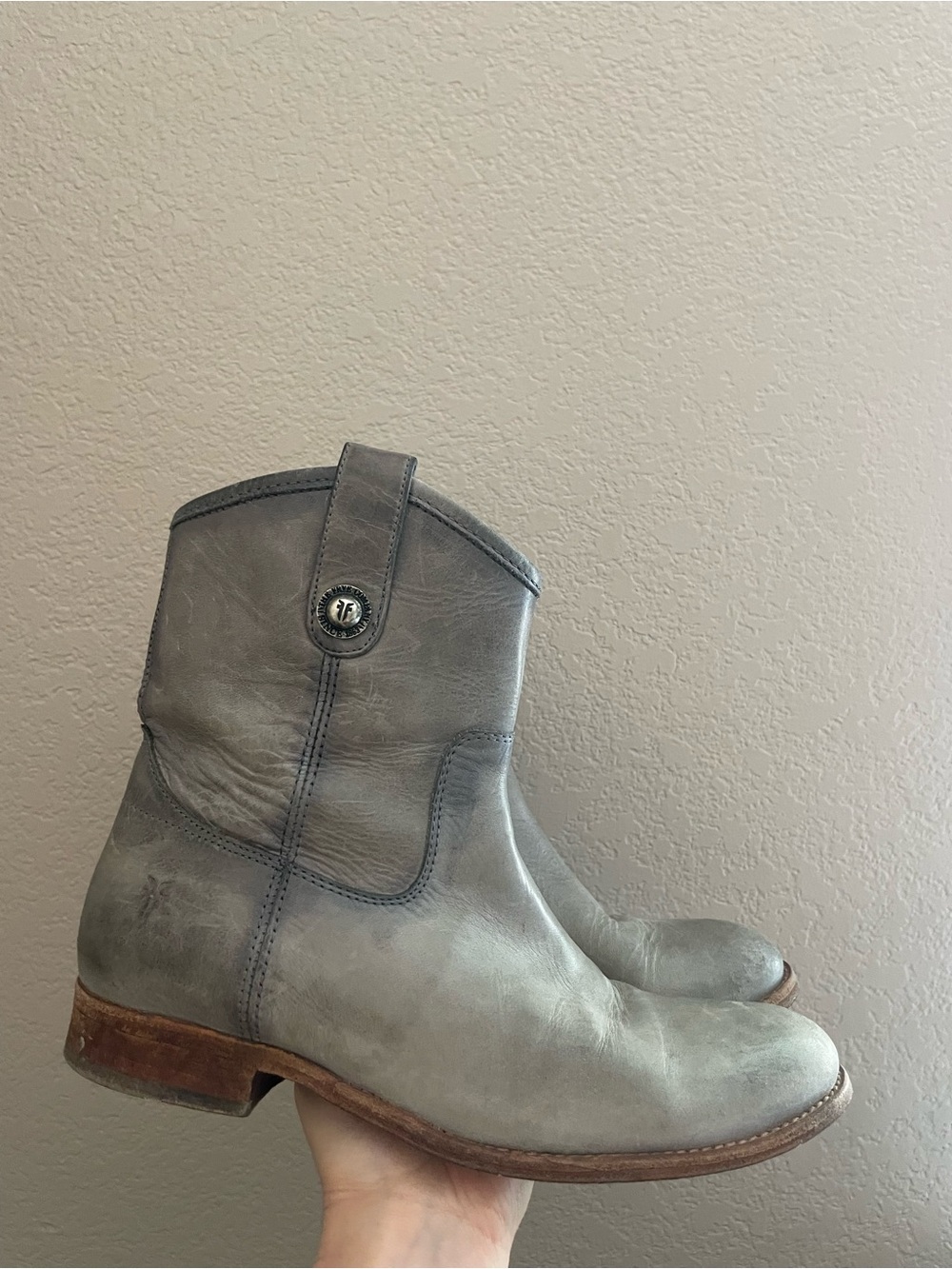 Frye Melissa Button Short Boots Grey Leather Ankle Booties Size 7.5 - Picture 2 of 9
